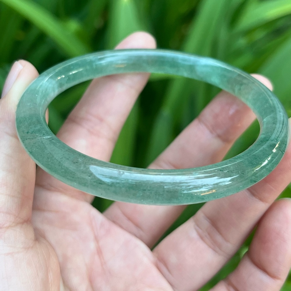 62.5mm Inner diameter sparkling‎ skinny green strawberry quarz bracelet 0146